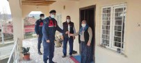 Aksaray'da Jandarma Ekiplerinden Kadinlara Karanfilli Kutlama Haberi