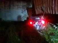 Araç Içerisinde Sikisan Iki Yaraliyi Itfaiye Kurtardi