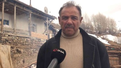 Enkaz Altinda 9 Hayvani Telef Olan Yetistirici Açiklamasi '15 Dakika Önce Biz Çikmasaydik 10 Kisi Gittiydik'