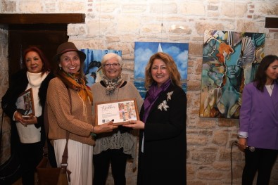 'Kadinin Rengi' Ibramaki Sanat Galerisi'nde