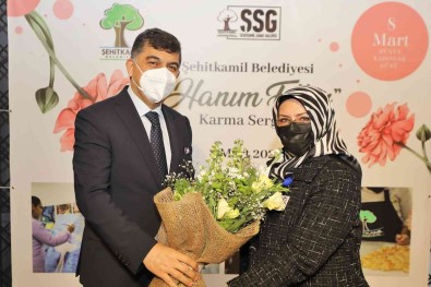 Kadinlar, Ürettikleri Eserleri Begeniye Sundu