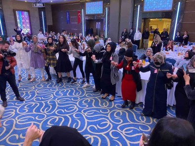 Kanser Tedavisi Gören Kadinlar Doyasiya Eglendi