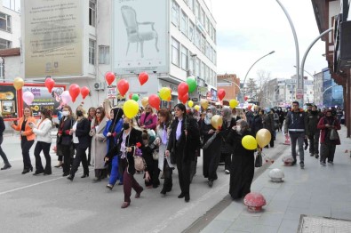 Karaman'da 8 Mart Dünya Kadinlar Günü Düzenlenen Etkinliklerle Kutlandi