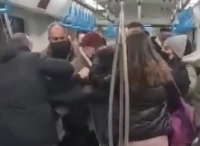 Marmaray’da ‘neden sevişiyorsunuz’ kavgası! Gençlere tekme tokat saldırdı