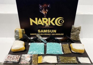 Samsun'da Sokak Saticilarina Uyusturucu Operasyonu Açiklamasi 5 Gözalti