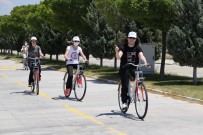 ASÜ Ögrencileri Bisikletlerle Dünyanin Etrafini 5 Kez Turladi Haberi
