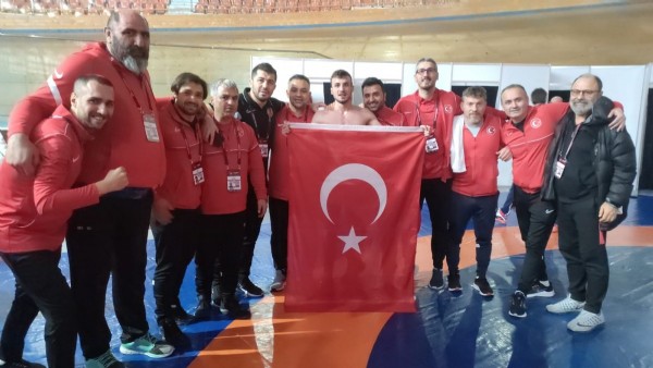 Milli güreşçi Emre Mutlu Avrupa Şampiyonu oldu!