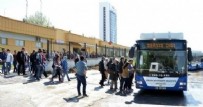 Ankaralıların toplu ulaşım çilesi sürüyor! Vatandaş duraklara otobüs duası asmaya başladı