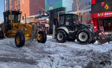 Ardahan'dan Belediyeden Sokaklarda Kar Temizligi