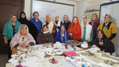 Balikesirli Kadinlar Çocuklari Ve Torunlarina Çeyiz Için Bir Araya Geldi