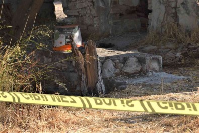 Baltayla Öldürülmüstü, Cinayet Süphelisi Hayvan Daminda Saklanirken Yakalandi