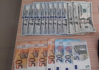 Jandarma Personeli Yerde Buldugu 20 Bin Lirayi Sahibine Teslim Etti