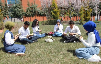 Kilis'te Kitap Yakmanin Tarihi Anlatildi