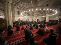 Konya'da Ilk Teravih Namazinda Camiler Doldu