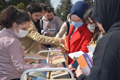 Kütüphaneler Haftasi 'Okumak Degistirir' Temasiyla Kutlandi