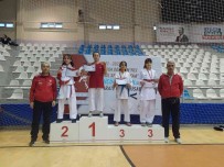 Okullar Arasi Karate Grup Müsabakalarinda Kayseri Rüzgari Esti