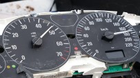 Tira Çarpti, Hiz Göstergesi 180'De Takili Kaldi Açiklamasi 2 Ölü, 1 Yarali