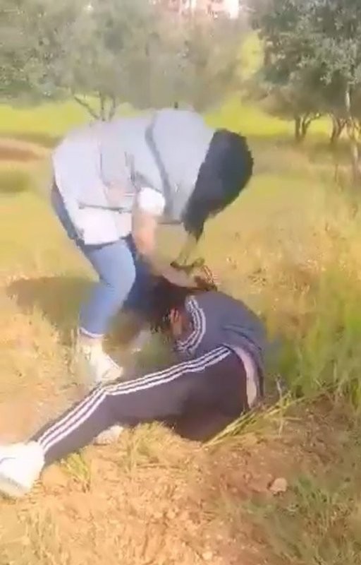 Sevgilisiyle görüştüğünü öğrendiği genç kızı tekme tokat dövdü!