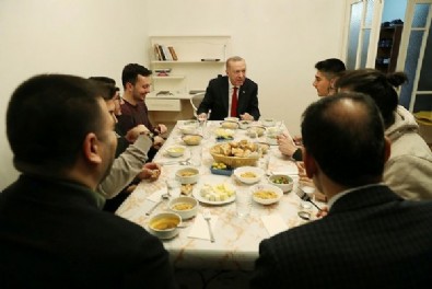 Başkan Erdoğan öğrenci evine iftarda konuk olmuştu: Başkanımız Z kuşağının dilinden anlıyor