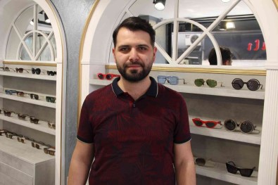 Dükkaninin Cam Kapisini Kiran Hirsizlar 250 Bin Lira Degerinde Saatleri Çaldi