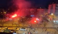 Fenerbahçe Ve Galatasaray Taraftari Birbirine Girdi