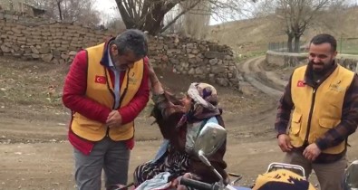 Iyilik Dernegi Kumanya Dagitimiyla Binlerce Kisiye Ulasiyor