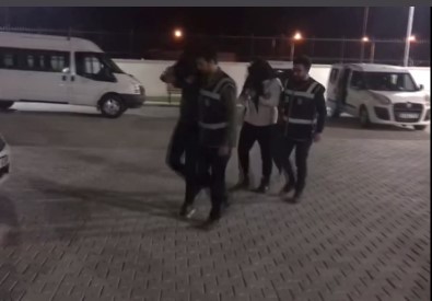 Kuyumcudan Kolye Çaldigi Iddiasiyla Gözaltina Alinan 5 Kisiden 1'I Tutuklandi