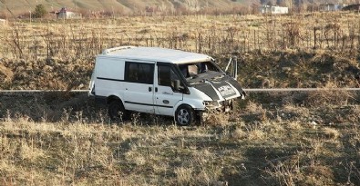 Bitlis'te içinde düzensiz göçmenlerin bulunduğu minibüs takla attı: 4 ölü, 25 yaralı