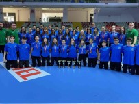 Bursa Büyüksehir Voleybol Takimlari 5 Kupa Kazandi