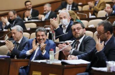 İBB Meclisi'nde gerginlik: Tarihte ilk kez belediye borçlanamaz hale geldi