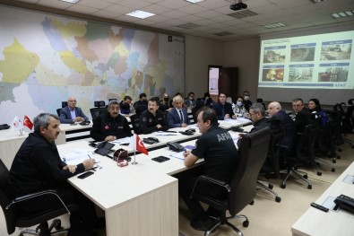 AFAD Baskani Sezer Gönüllülerle Bulustu