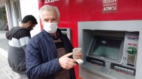 ATM'de Para Çekmek Isterken Buldugu 3 Bin 400 TL'yi  Karakolda Sahibine Teslim Etti