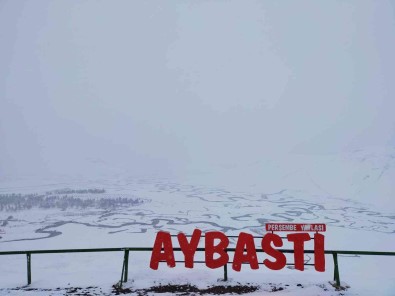 Bin 500 Rakimli Yaylada Kar Güzelligi