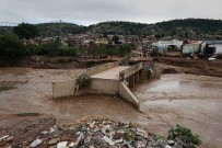 Güney Afrika'yi Sel Vurdu Açiklamasi 45 Ölü