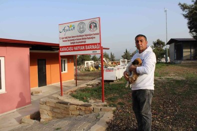 Japonya'dan Kazandigini Can Dostlarina Harciyor