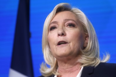 Le Pen Açiklamasi 'Kamusal Alanda Basörtüsü Takilmasini Yasaklayan Bir Yasa Tasarisi Hazirladik'