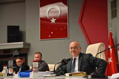 Manisa Büyüksehir Belediyesinin Bütçesi Fazla Verdi