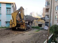 Metruk Binalar Yikiliyor Mahalleler Nefes Aliyor