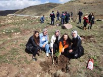 Ögrenciler Dogaya Iz Birakti