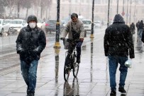 Sivas'ta Nisan Ortasinda Lapa Lapa Kar Yagdi