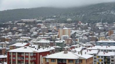 Yozgat'ta Nisan Ayinda Kar Yagisi Etkili Oldu