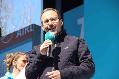 Bakan Kasapoglu Açiklamasi 'Türkiye, Spor Ülkesi Olma Yolunda Emin Adimlarla Ilerliyor'