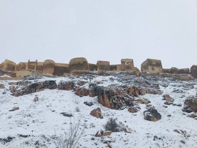 Bayburt'ta Kar Yagisi Etkili Oluyor