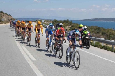 Bisiklet Turunda Izmir Ekonomi Üniversitesi Ögrencileri Çevirmenlik Yapti