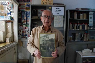 Izmir'in Asirlik Helvacisi