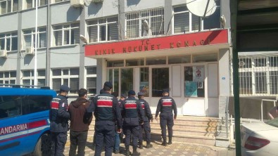 JASAT Ekipleri Hirsizlik Süphelisi 5 Kisiyi Yakaladi