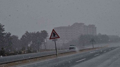 Karabük'te Kar Yagisi Yüksek Kesimlerde Etkisini Sürdürüyor