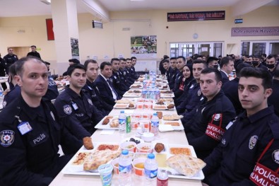 Vali Çagatay, Polis Adaylariyla Iftar Yapti