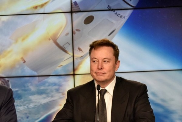 Elon Musk'tan bir Twitter hamlesi daha: Hepsini satın almak için teklif verdi!
