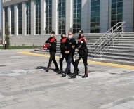 15 Yillik Husumetlisini Hunharca Öldürdü Açiklamasi Bogazini Kesip 25 Yerinden Biçakladi